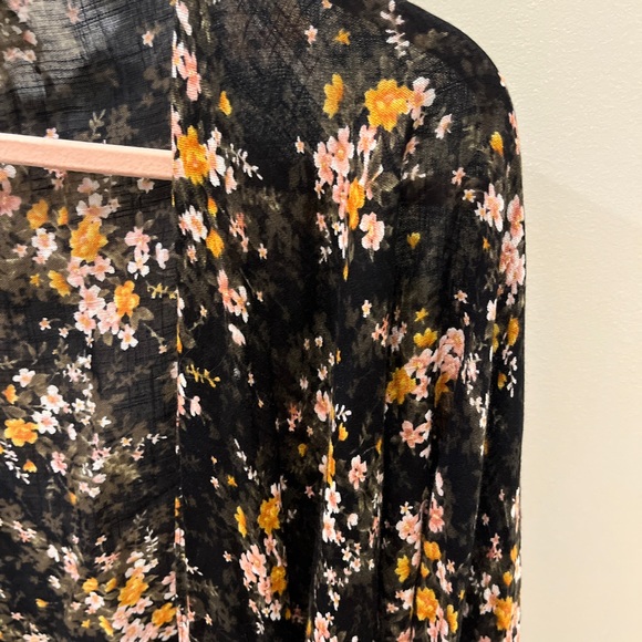 American Eagle Sheer Floral Shawl/Cape - Picture 4 of 6